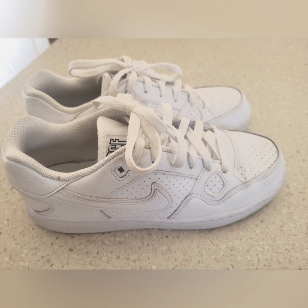 Nike Leather Low Top Air Froce 6.5 Y